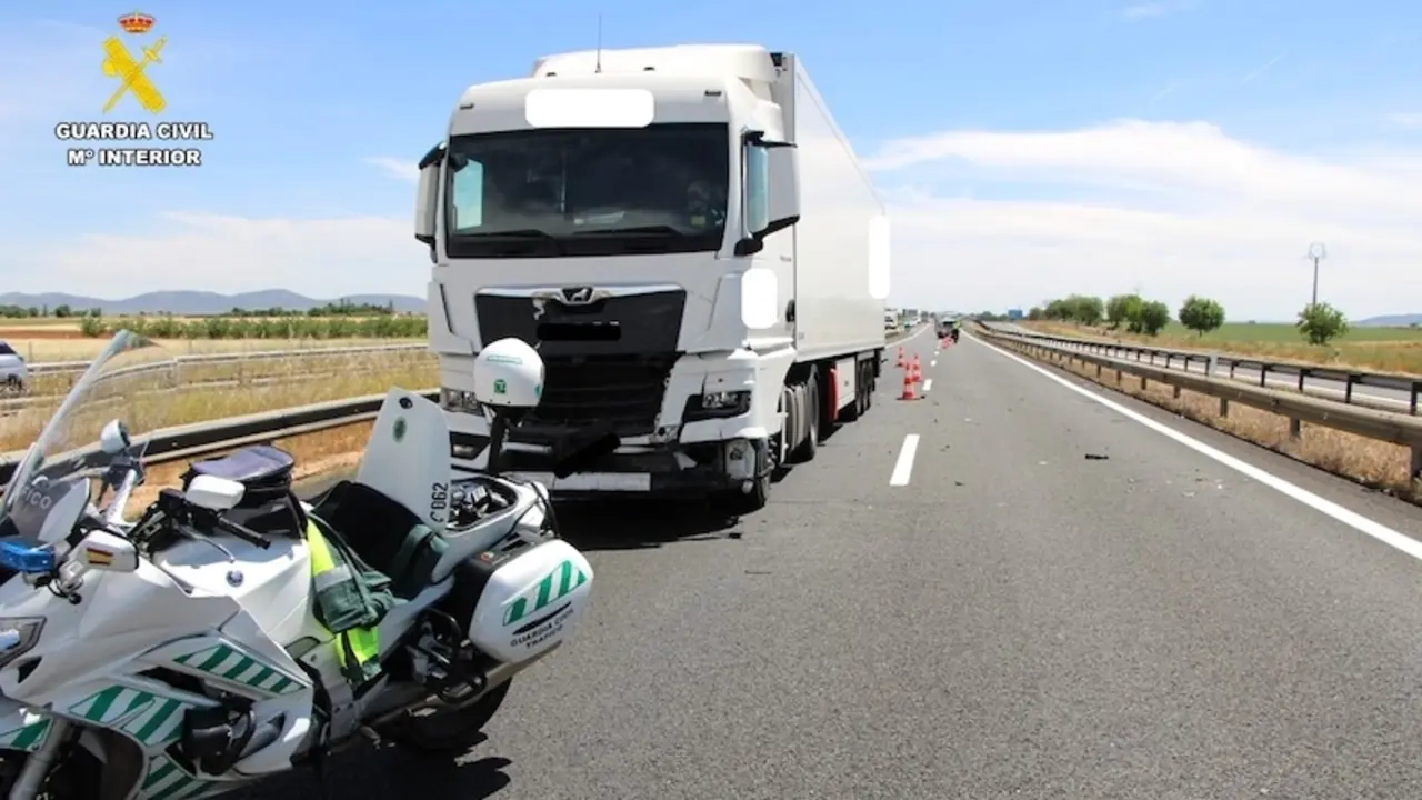 Detenido un camionero por provocar un accidente con dos muertos en Membrilla (Ciudad Real), camión