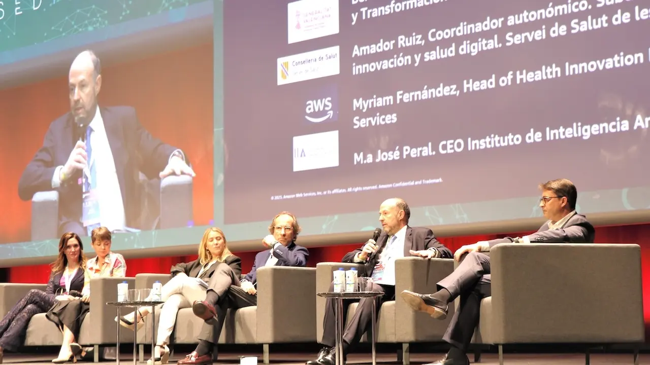 El director gerente del Servicio de Salud de Castilla-La Mancha, Alberto Jara, ha participado en una mesa de debate sobre liderazgo en la transformación digital, en el marco de las XIII Jornadas Nacionales de la Sociedad Española de Directivos de la Salud (SEDISA), que tienen lugar en Valencia