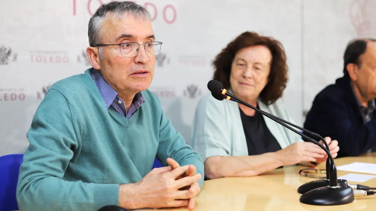 La concejal de Cultura y Patrimonio, Ana Pérez; el archivero municipal, Mariano García Ruipérez y el historiador Rafael del Cerro