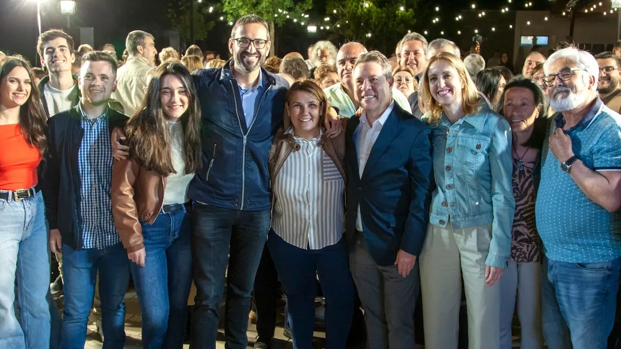 El presidente de Castilla-La Mancha, Emiliano García-Page, y la eurodiputada candidata a la reelección en las próximas elecciones europeas, Cristina Maestre, han dado inicio a la campaña electoral con un acto en Talavera de la Reina (Toledo