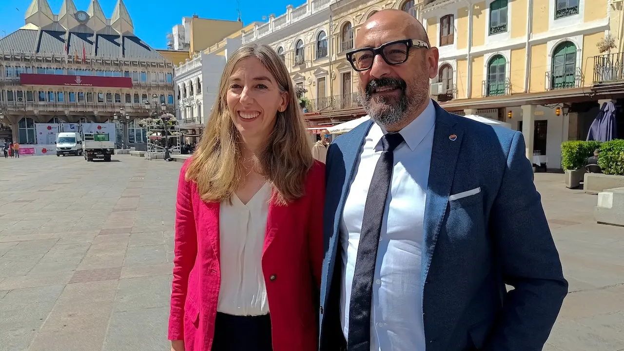 El cabeza de lista de Ciudadanos (C's) a las elecciones europeas, Jordi Cañas, ha iniciado la campaña electoral en Ciudad Real. En la imagen acompañado de la candidata número 3 en la lista, Mariana Boadella - EFE/Beldad