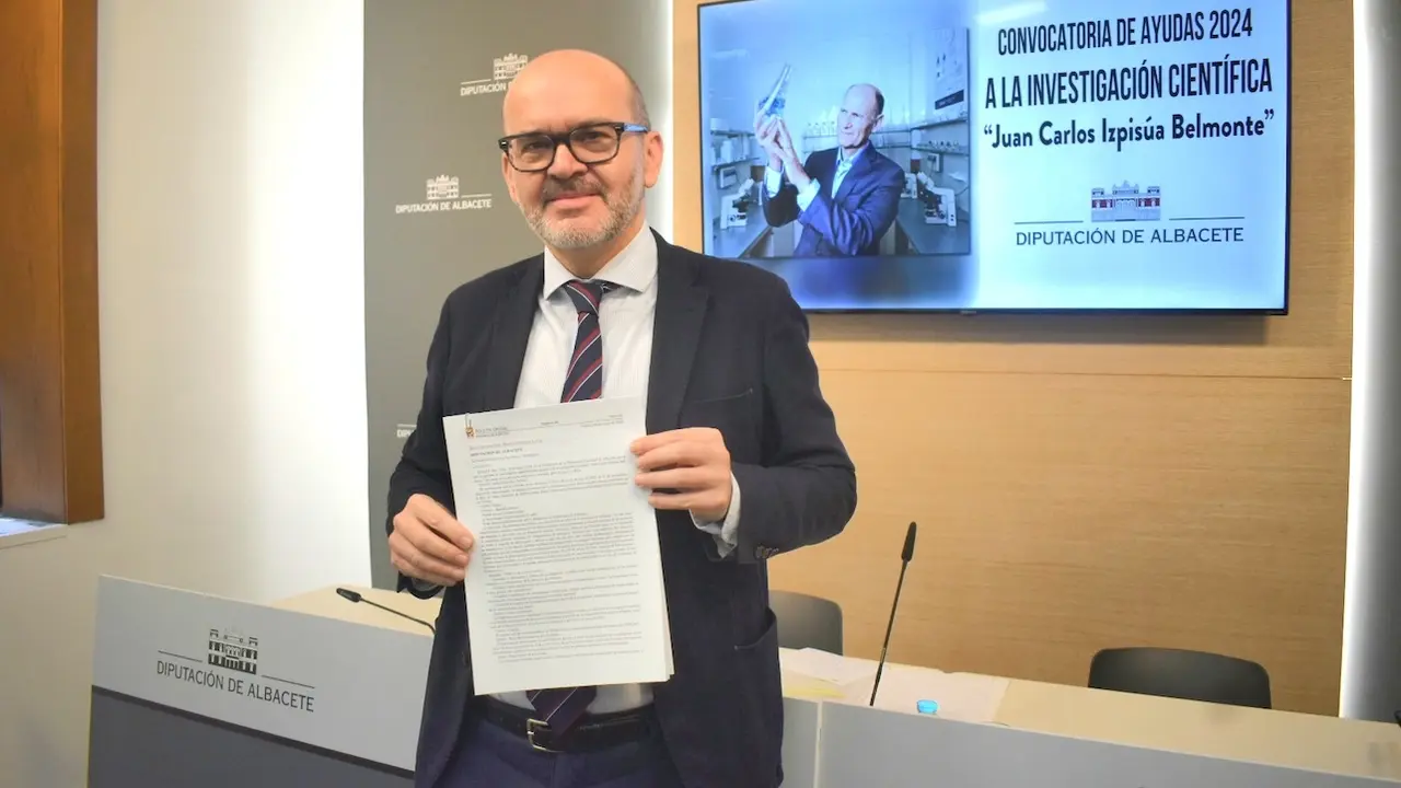 El diputado provincial de Sanidad, Francisco García, ha presentado la Convocatoria de Ayudas a la investigación científica 'Juan Carlos Izpisúa Belmonte'