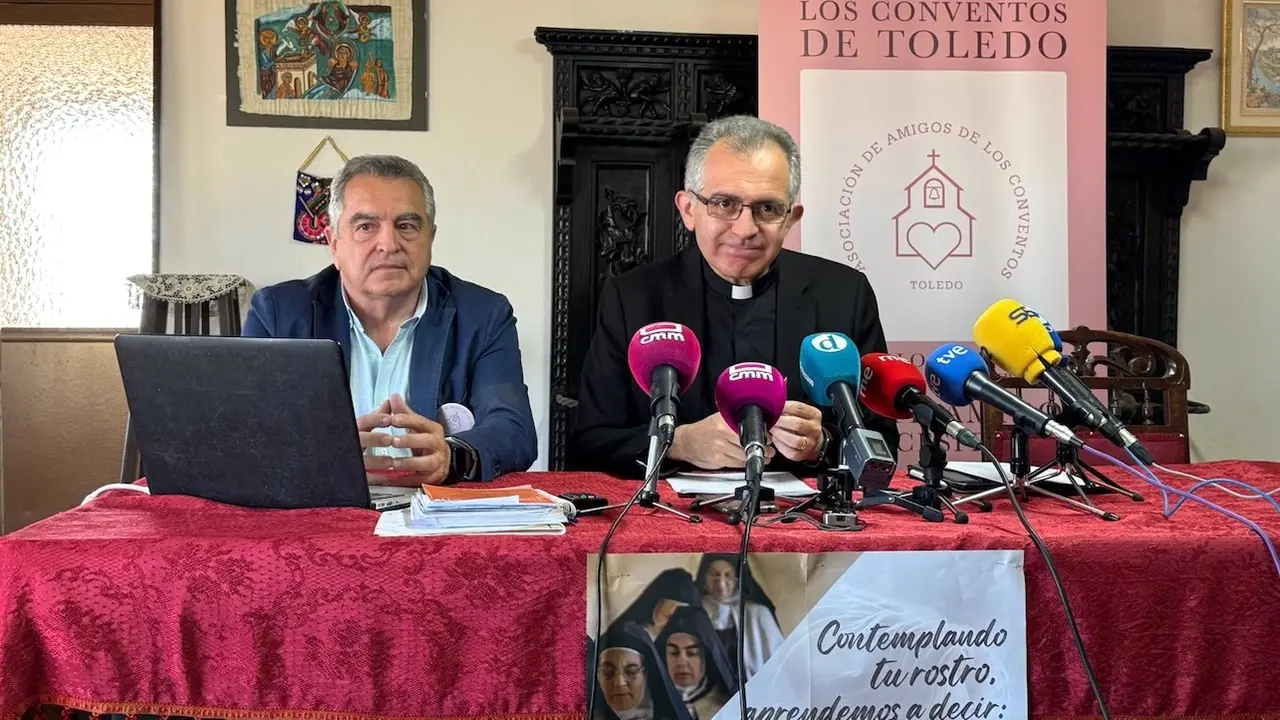 El coordinador de la Asociación de Amigos de los Conventos de Toledo, Francisco Márquez, y el provicario general de la Diócesis de Toledo y vicario episcopal para la vida consagrada, Raúl Muelas