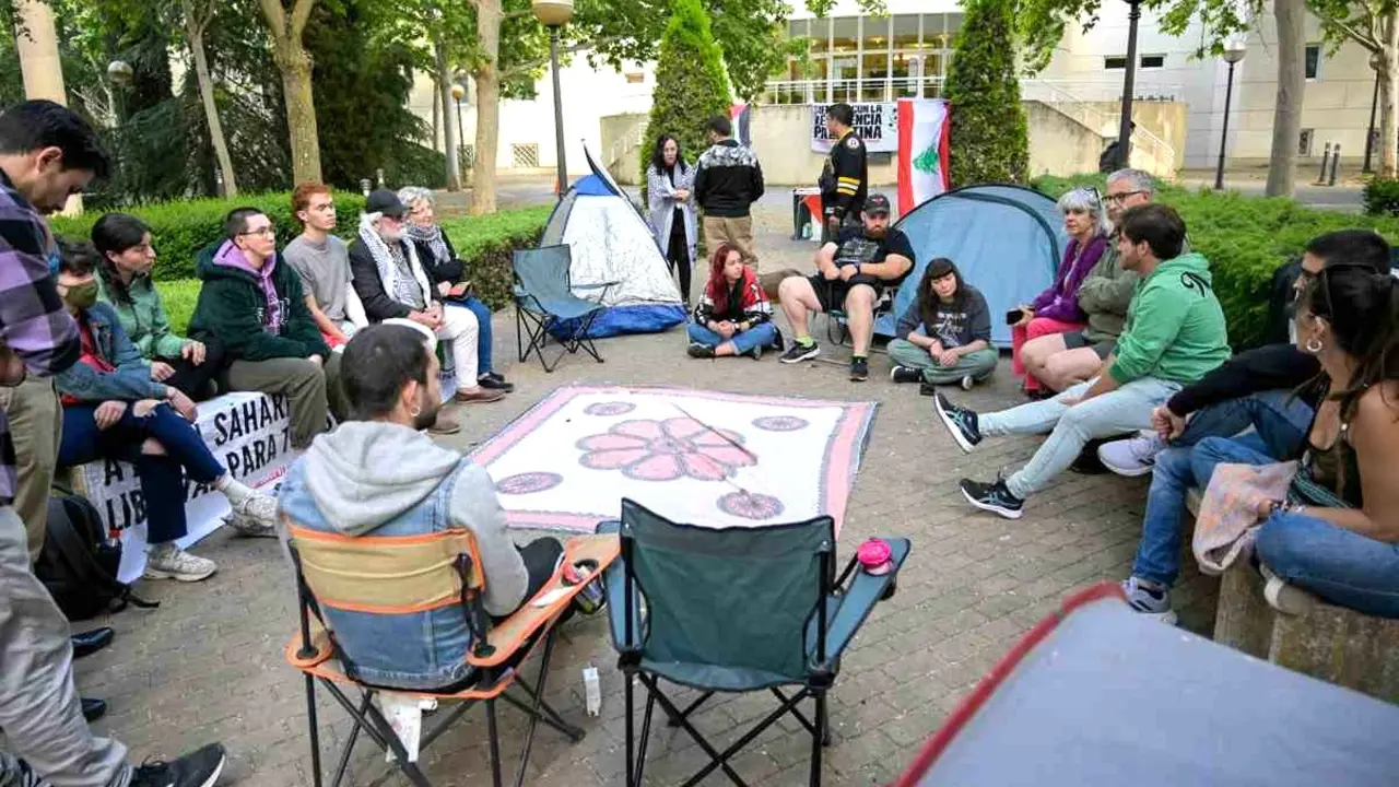 Los estudiantes acampados en la UCLM contra Israel piden reunirse con el rector - EFE/Jesús Monroy