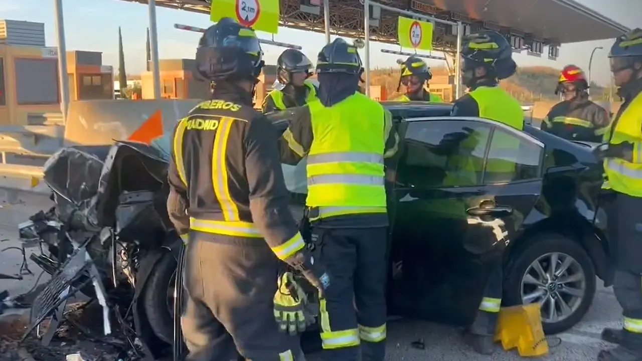 Muere un conductor de 33 años tras impactar su coche con un pilar de hormigón