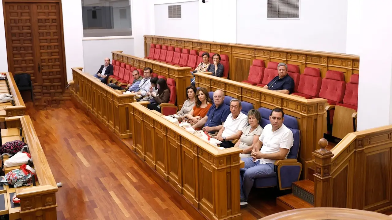Las Cortes de Castilla-La Mancha se muestran a la ciudadanía en otra Jornada de Puertas Abiertas, antesala del Día de la Región