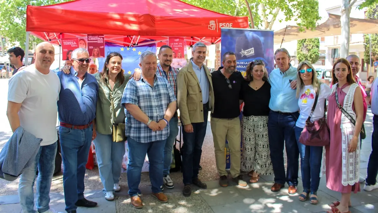 El secretario general del PSOE de la provincia de Toledo, Álvaro Gutiérrez, ha compartido un encuentro con militantes y simpatizantes socialistas en Torrijos