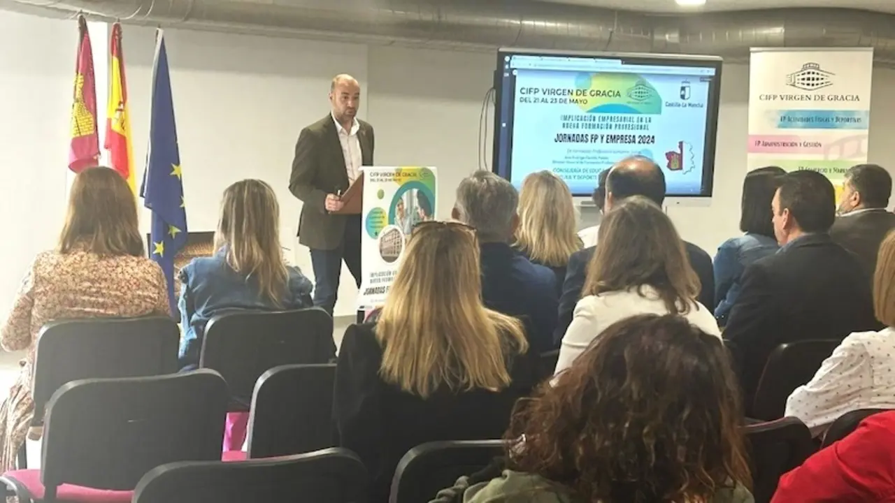 El director general de Formación Profesional, José Rodrigo Cerrillo, en las Jornadas FP y Empresa 2024 que se han celebrado en el CIFP ‘Virgen de Gracia’ de Puertollano (Ciudad Real)