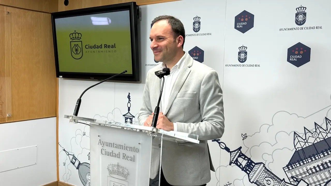 El portavoz del equipo de Gobierno del Ayuntamiento de Ciudad Real, Guillermo Arroyo, ha informado en rueda de prensa de los asuntos de la Junta de Gobierno Local