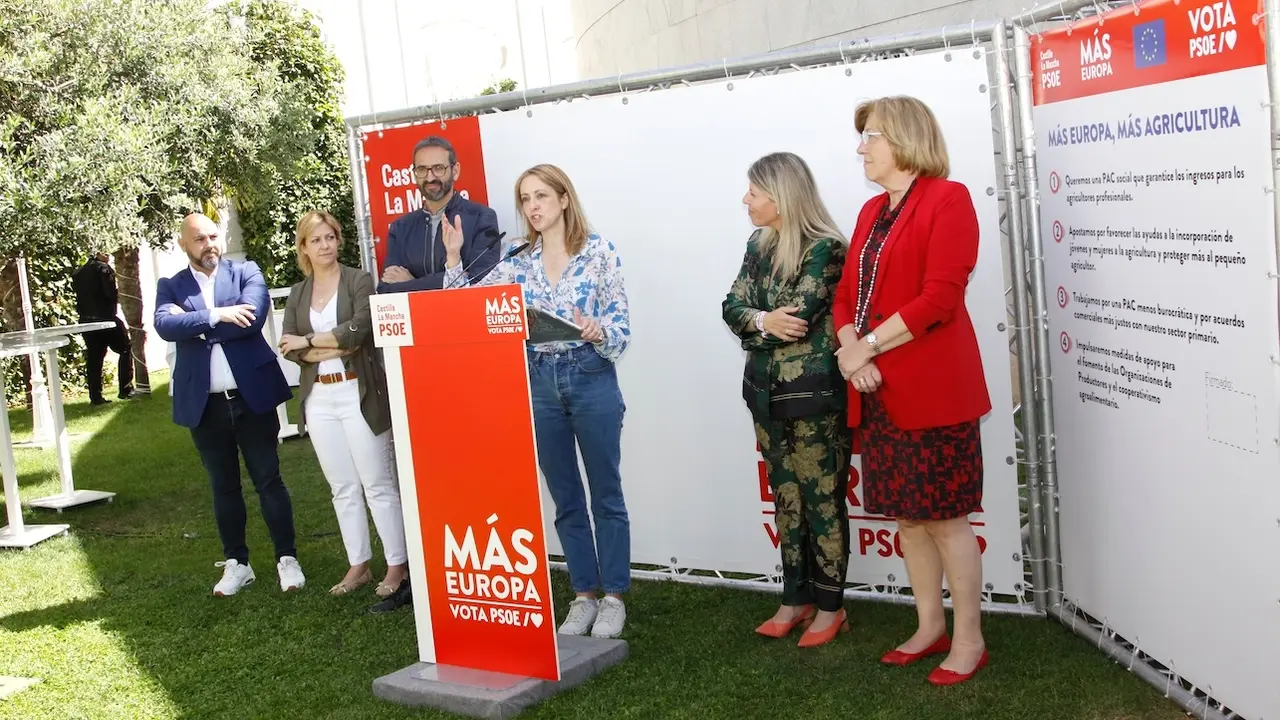 La eurodiputada del PSOE, Cristina Maestre, ha firmado en Tomelloso (Ciudad Real) diversos compromisos con el sector agrario, de cuyas necesidades se ha “tomado nota” para seguir impulsándolas en las instituciones comunitarias