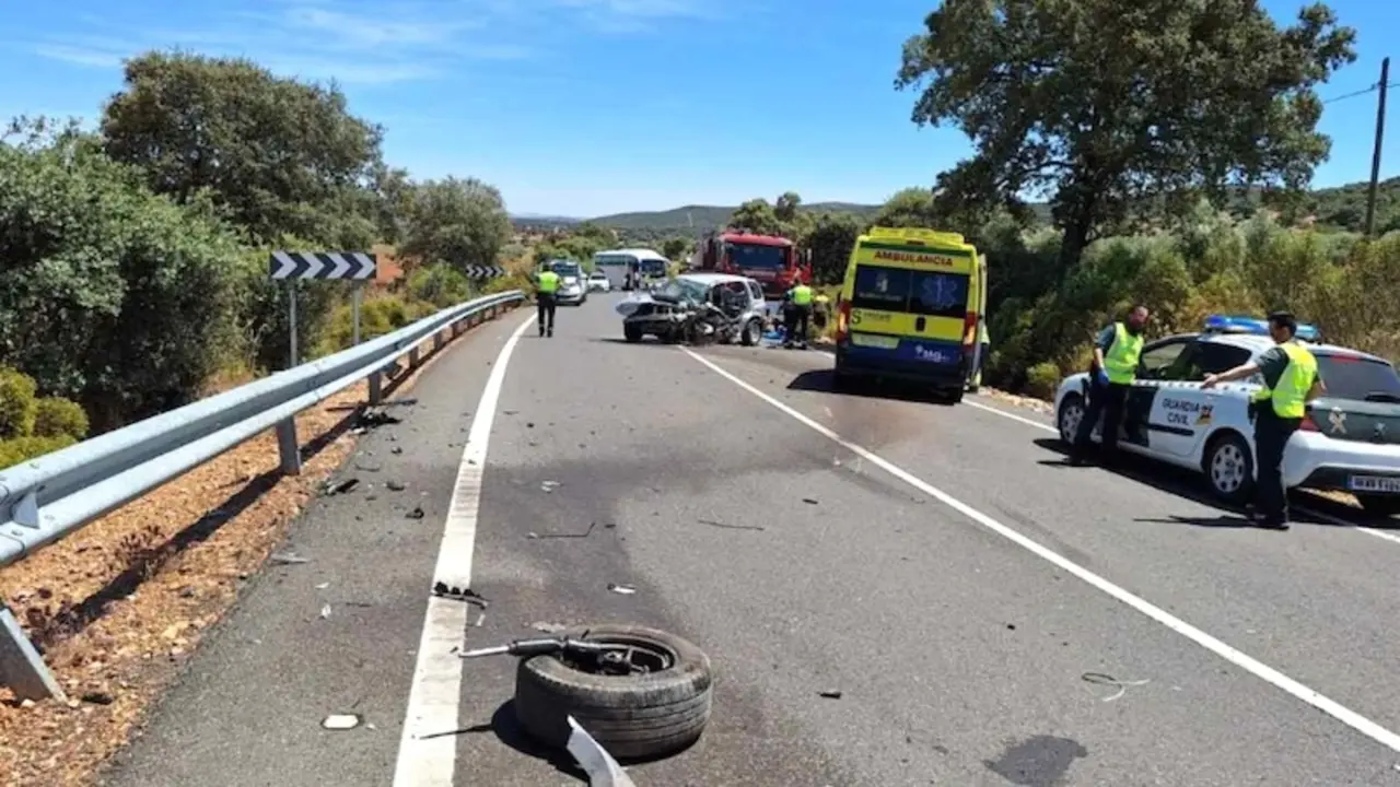 Muere un conductor en una colisión entre dos turismos en la CM-403 en Picón (Ciudad Real), accidente de tráfico, choque, colisión,