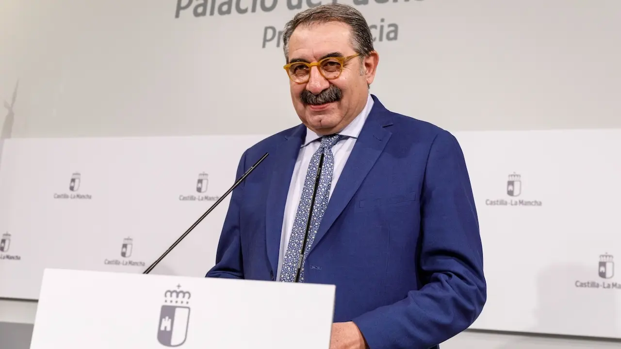 El consejero de Sanidad de Castilla-La Mancha, Jesús Fernández Sanz, ha informado en rueda de prensa de asuntos de su departamento abordados en el Consejo de Gobierno