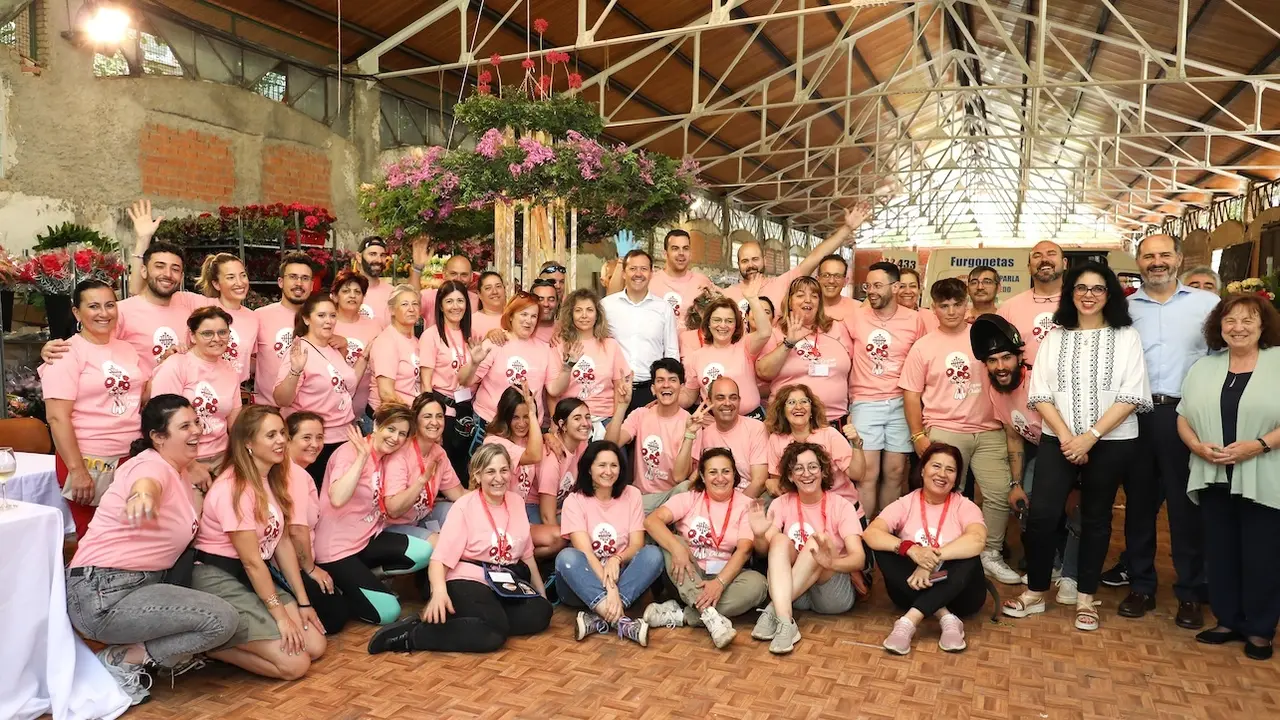 Floristas de todo el país trabajan "contrarreloj" para engalanar Toledo por el Corpus, que luce ya más de mil plantas