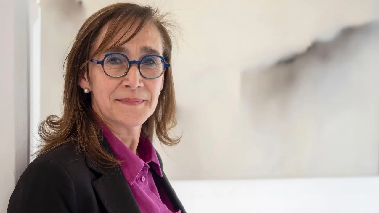 La coordinadora del Museo de Arte Abstracto de Cuenca, Celina Quintas, habla con la Agencia EFE sobre la figura del artista Fernando Zóbel que recibirá, a título póstumo, la Medalla de Oro de Castilla-La Mancha - EFE/Álvaro Del Olmo