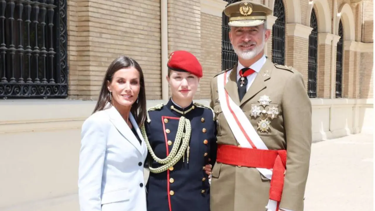 En la imagen los reyes Felipe VI y Letizia junto a la Princesa Leonor en la Academia de Zaragoza