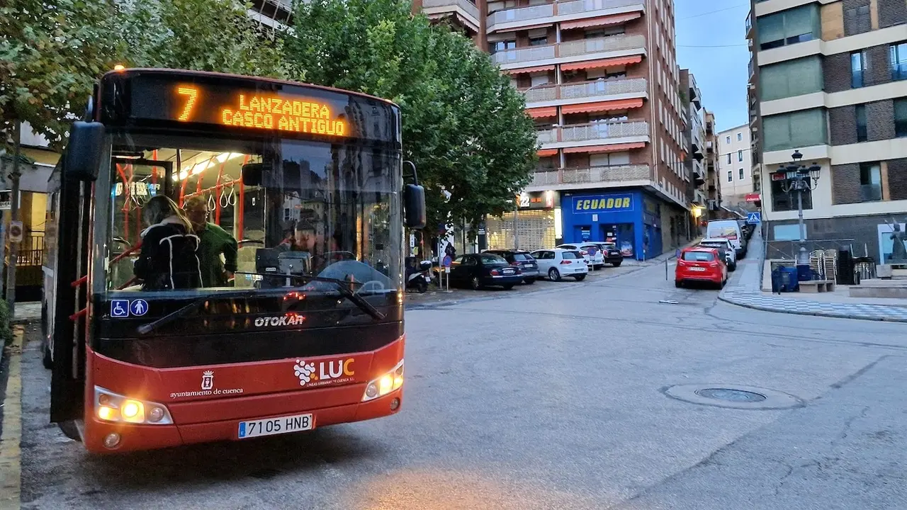 El Ayuntamiento de Cuenca pone en marcha lanzaderas al Casco hasta el domingo, autobús, transporte urbano, autobús