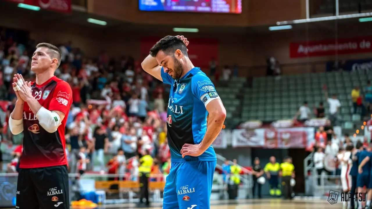 El Viña Albali Valdepeñas se despide en Murcia del Playoff con polémica (1-1(5-4))