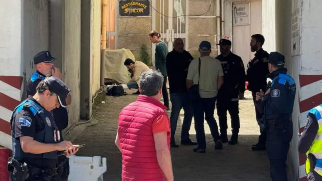 Muere un bombero al caerle encima una pared de la casa que estaban inspeccionando