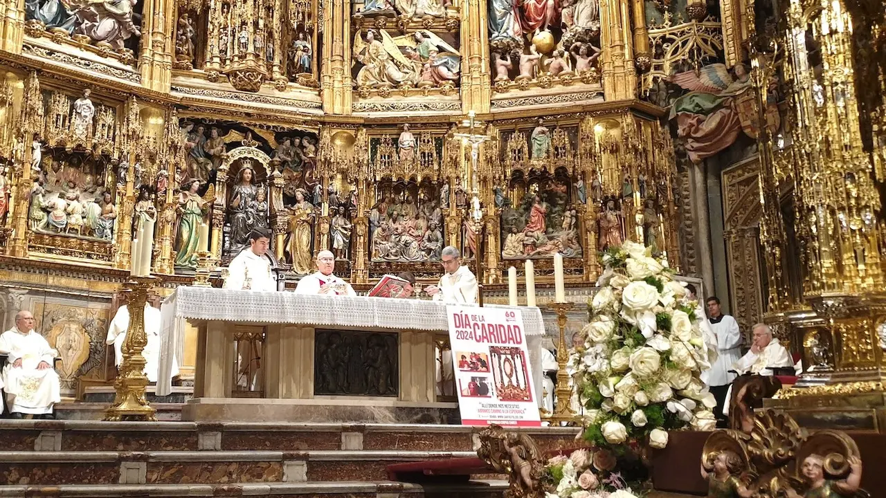 El arzobispo elogia la labor de Cáritas durante la Solemnidad del Corpus Christi