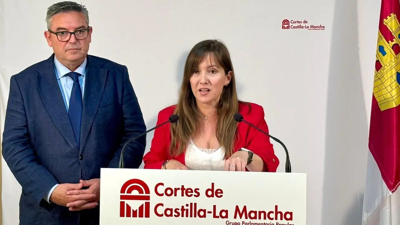 La secretaria de la mesa de las Cortes de Castilla-La Mancha y diputada regional del Partido Popular de Castilla-La Mancha, Tania Andicoberry, durante la rueda de prensa que ha ofrecido