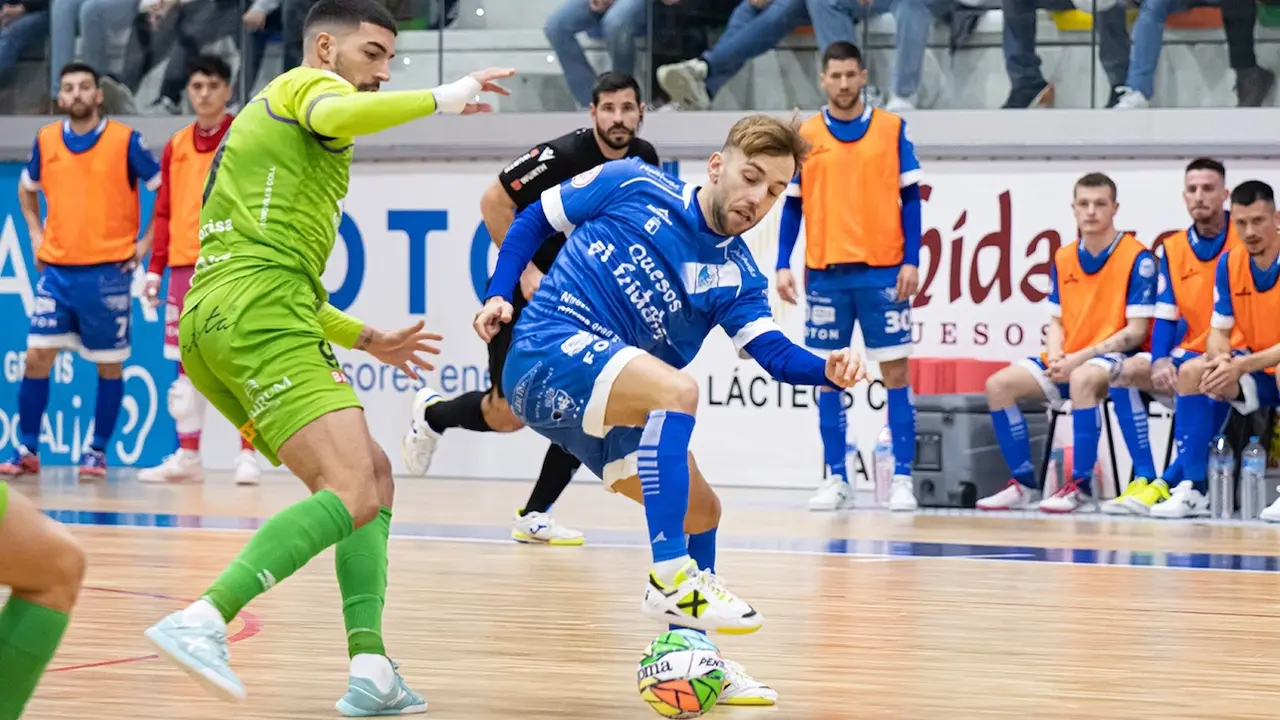 Álvaro López seguirá en el Quesos El Hidalgo Manzanares dos temporadas más