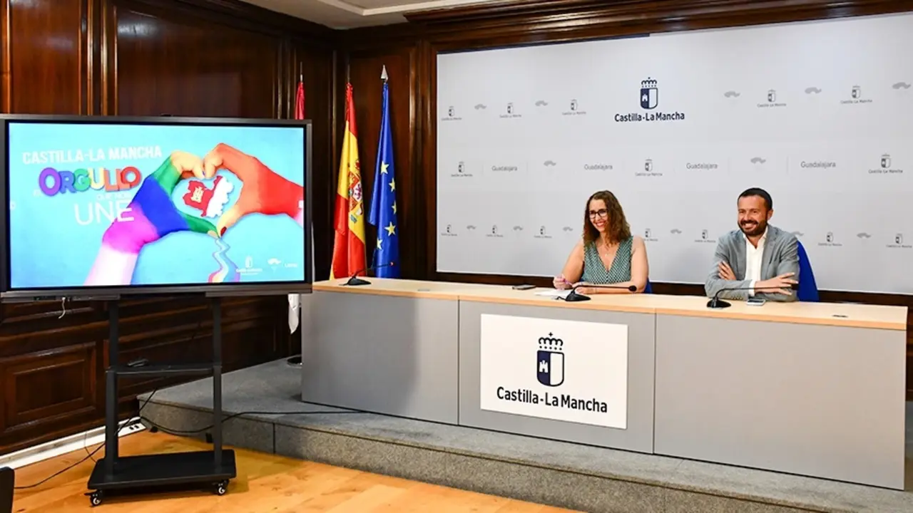 La consejera de Igualdad de Castilla-La Mancha, Sara Simón, ha presentado las actividades para conmemorar el Orgullo LGTBI en toda la región bajo el lema ‘Castilla-La Mancha, el Orgullo que nos une’