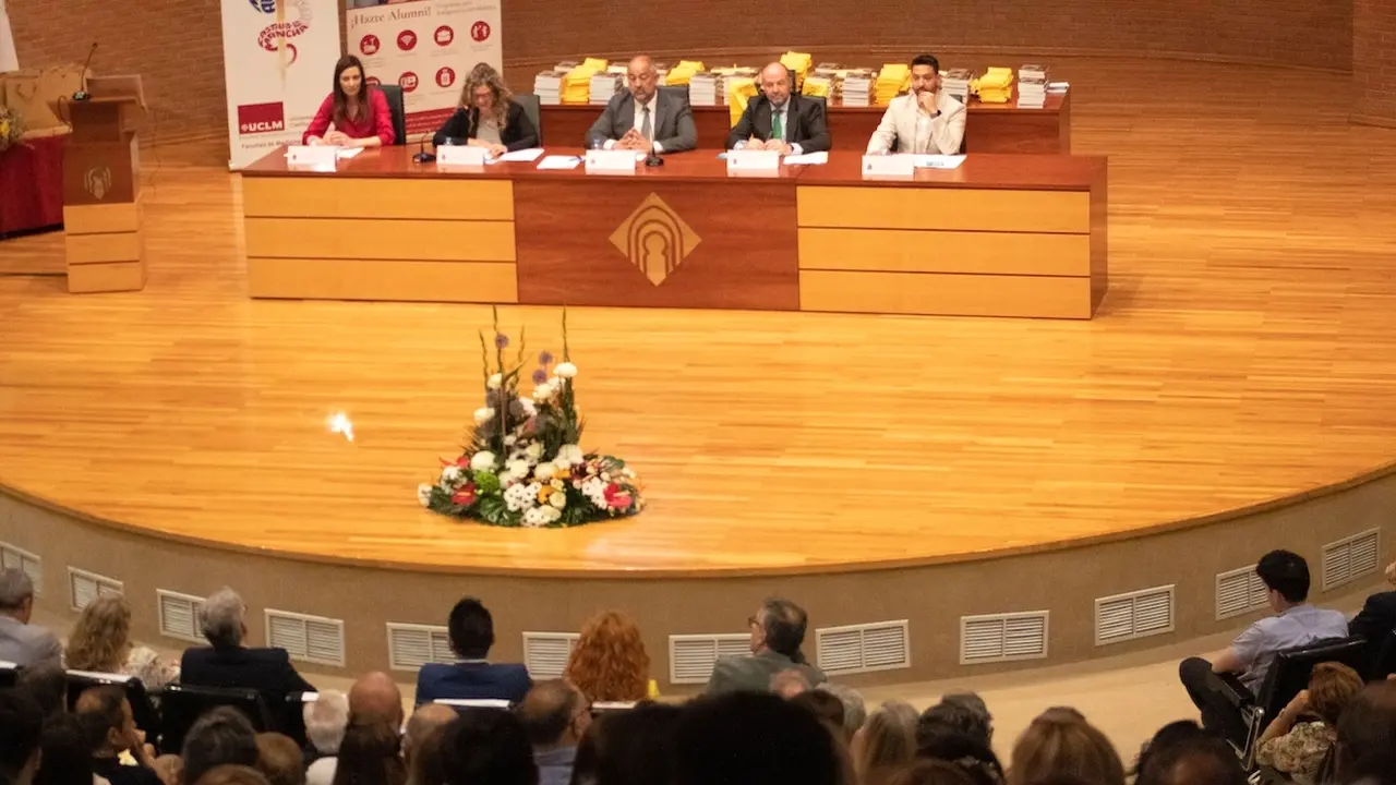 121 nuevos graduados en la XXI Promoción de la Facultad de Medicina de la UCLM