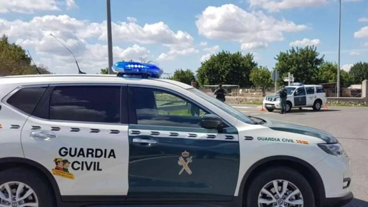 Lluvia de droga: escapa de un control tirando 3 kilos de cocaína por la ventanilla
