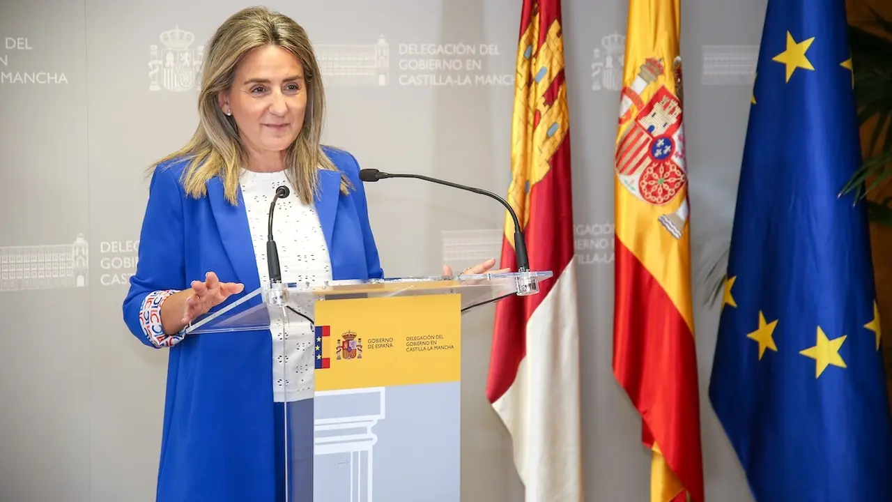 La delegada del Gobierno en Castilla-La Mancha, Milagros Tolón, ha informado en rueda de prensa sobre la apertura de los colegios electorales en la región en las elecciones europeas