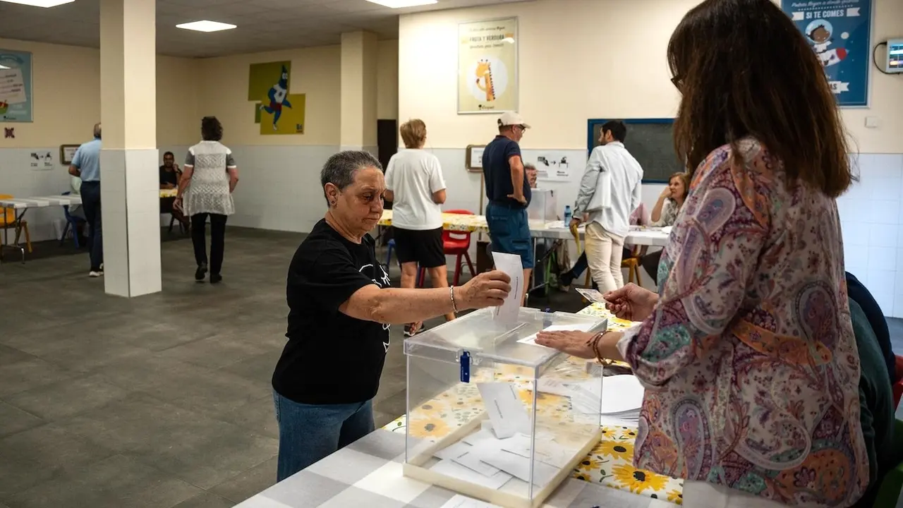 elecciones, urna, votación, mesa electoral, papeletas, recuento, mesa electoral, votos, colegio electoral,