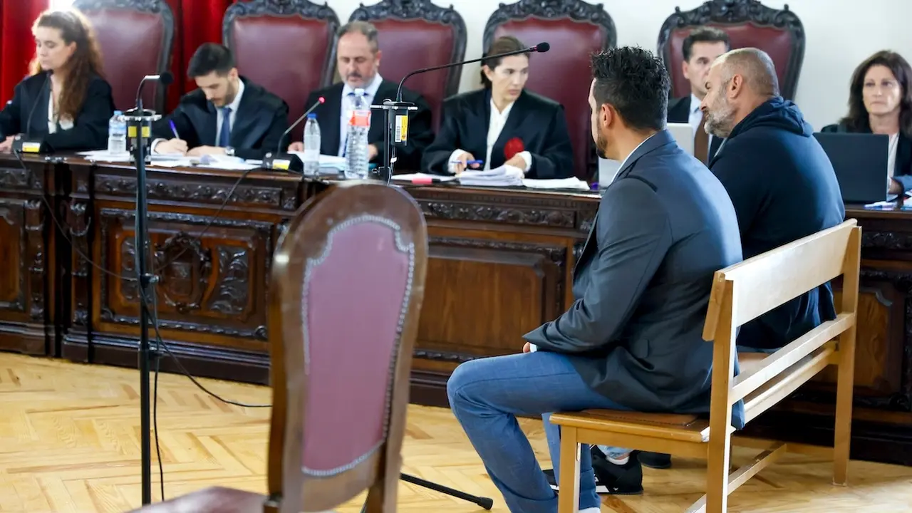 Juicio con tribunal del jurado contra tres acusados, uno de ellos por homicidio con una katana en un bar de Miguel Esteban (Toledo) en 2020 y los otros por tentativa de homicidio y encubrimiento - EFE/Ismael Herrero