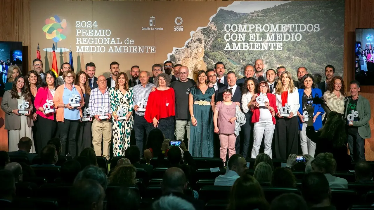 El jefe del Ejecutivo autonómico, Emiliano García-Page, ha presidido en Cuenca la entrega del Premio Regional de Medio Ambiente de Castilla-La Mancha