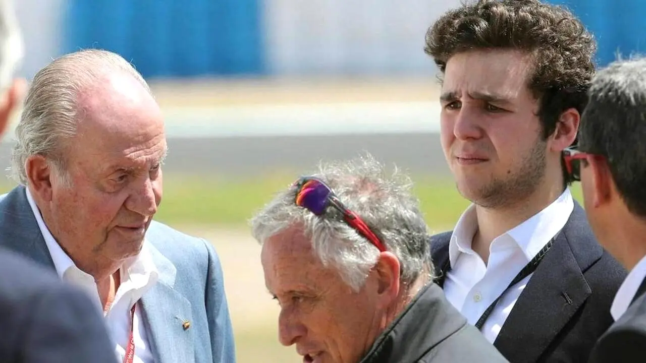El rey Emérito Juan Carlos I con su nieto Froilán, en una imagen de archivo