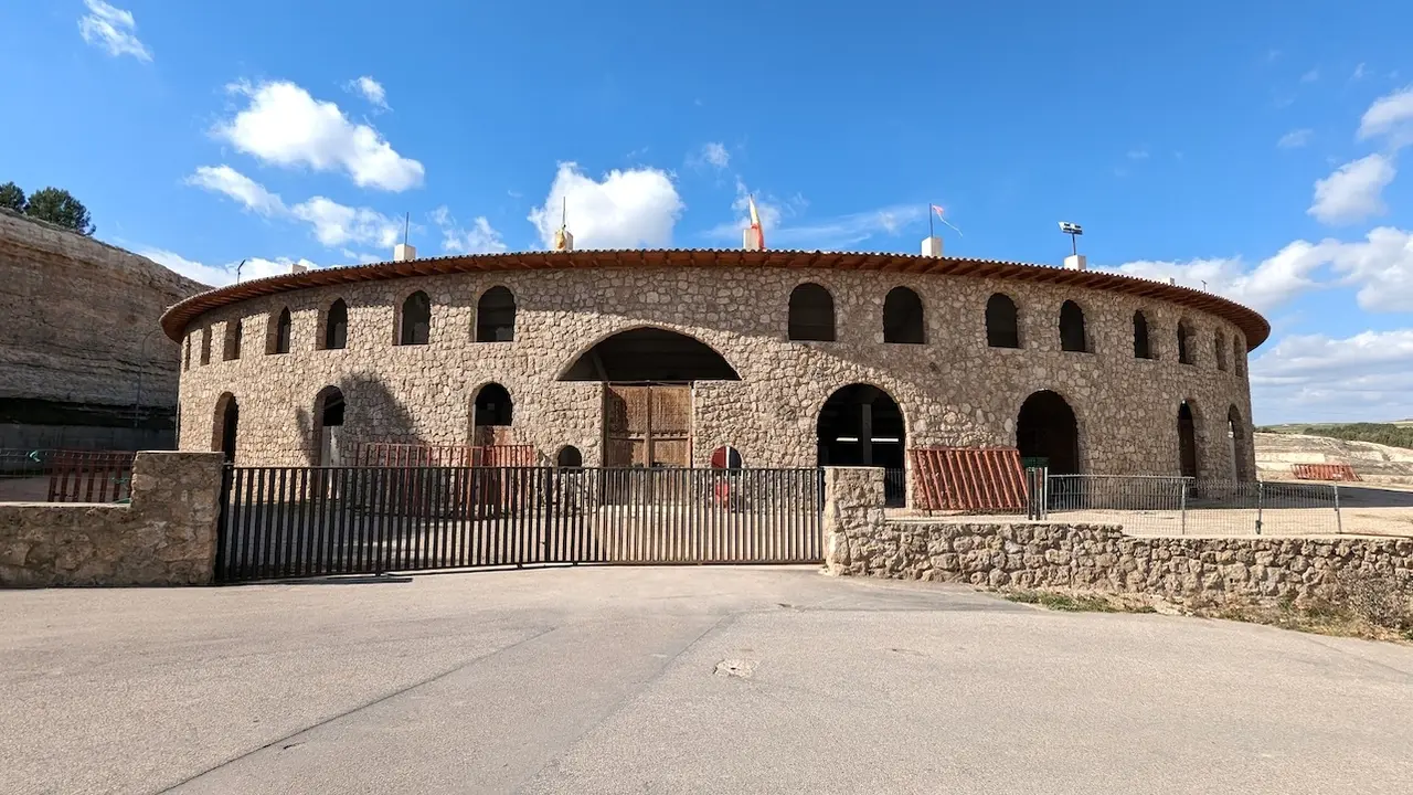 En la imagen de archivo la Plaza de Toros de Almoguera - Fotogrfía: Wikipedia