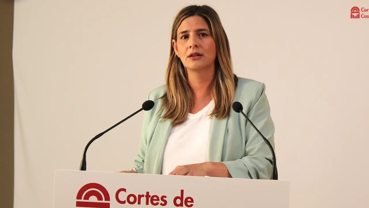 La secretaria general del PP de Castilla-La Mancha y portavoz parlamentaria, Carolina Agudo, durante la rueda de prensa que ha ofrecido en el Parlamento