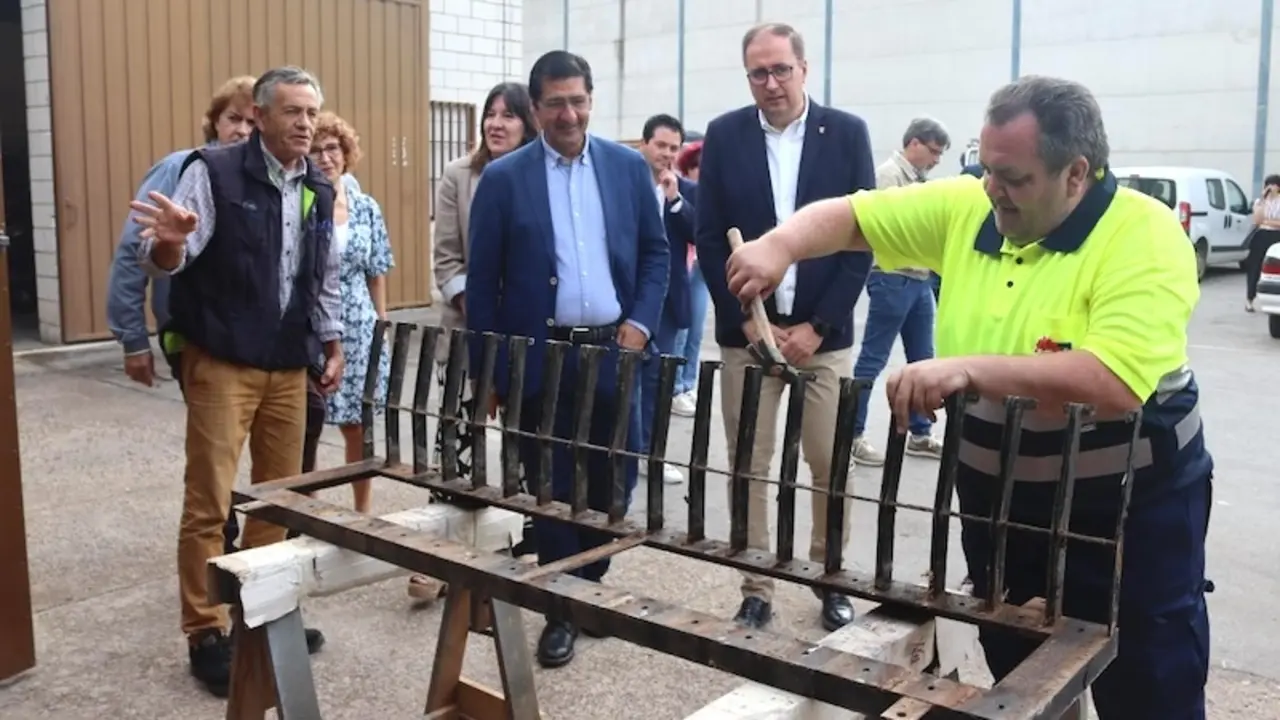 El vicepresidente segundo de Castilla-La Mancha, José Manuel Caballero, ha visitado a las personas contratadas del Plan de Empleo de Miguelturra (Ciudad Real)