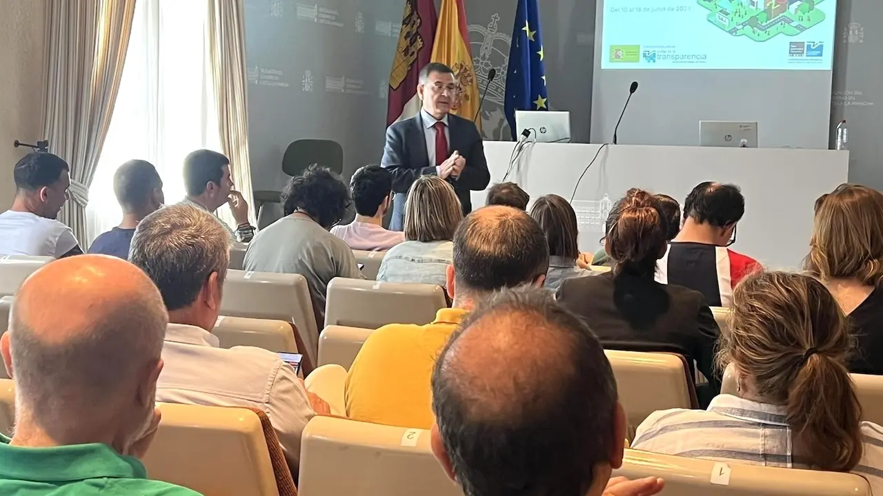 Delegación del Gobierno en Castilla-La Mancha celebra la Semana de la Administración Abierta con usuarios de CECAP