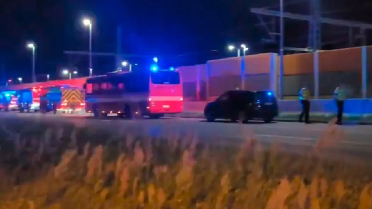 accidente, incendio, bomberos, tren, autobús, trenes, ambulancia, cadáver, fábrica, polígono,