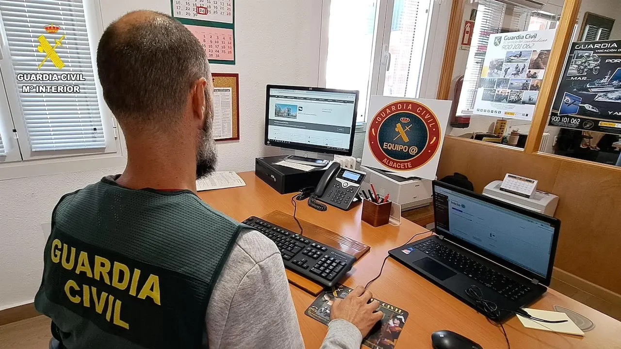 Dos investigados por estafar a un vecino 17.500 euros mediante emails falsos