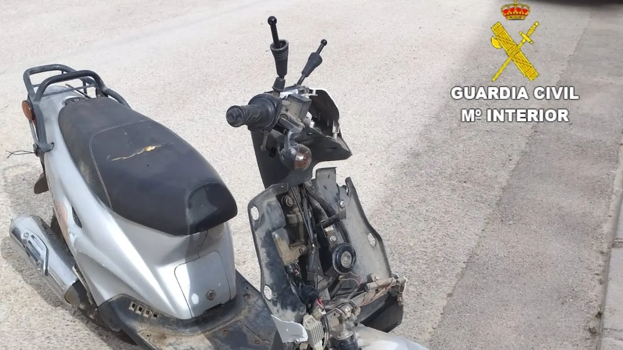 Detenidos tres jóvenes de 18 y 19 años por el hurto de un ciclomotor en Tarancón (Cuenca)