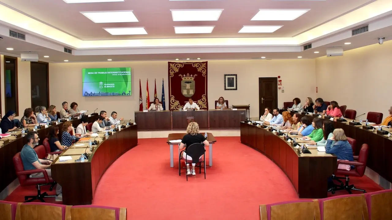La Mesa Interinstitucional de Albacete aborda las condiciones de los temporeros