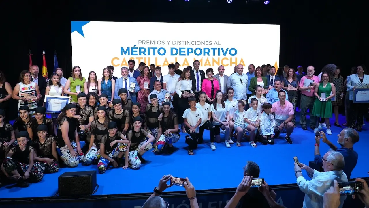 El consejero de Educación, Cultura y Deportes, Amador Pastor, ha asistido a la Gala de los Premios y Distinciones al Mérito Deportivo de Castilla-La Mancha 2023 que se ha celebrado en el Auditorio de la Unión Musical de Almansa (Albacete)