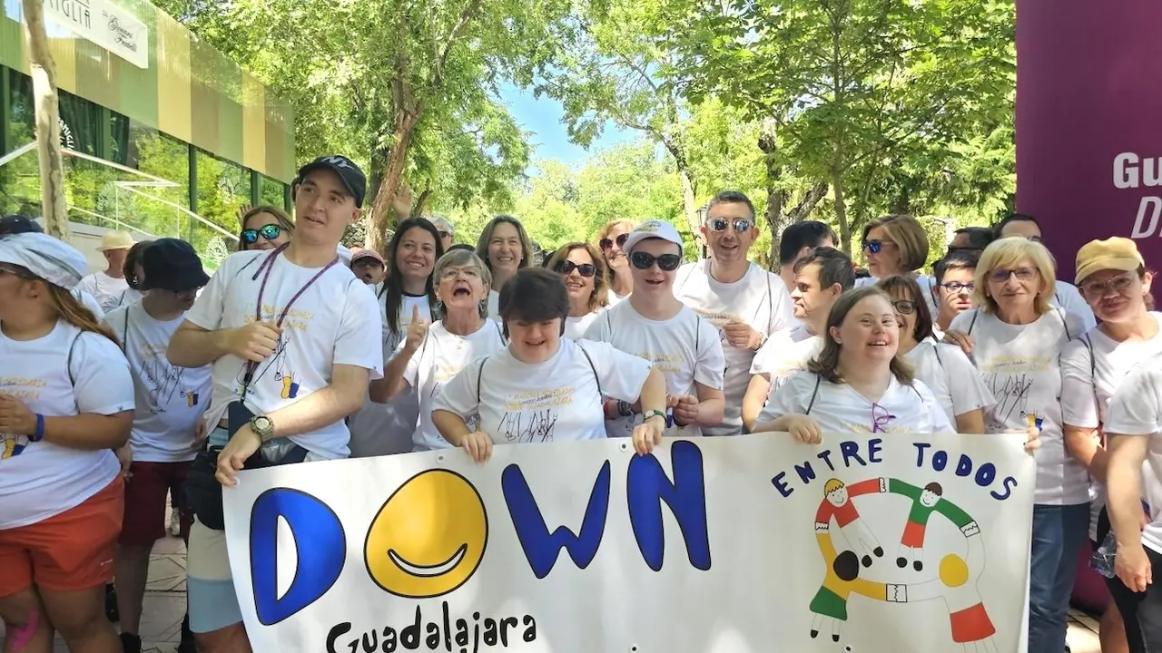 La consejera de Bienestar Social de Castilla-La Mancha, Bárbara García Torijano, ha participado en la I Marcha por la Discapacidad organizada por la Asociación Down Guadalajara
