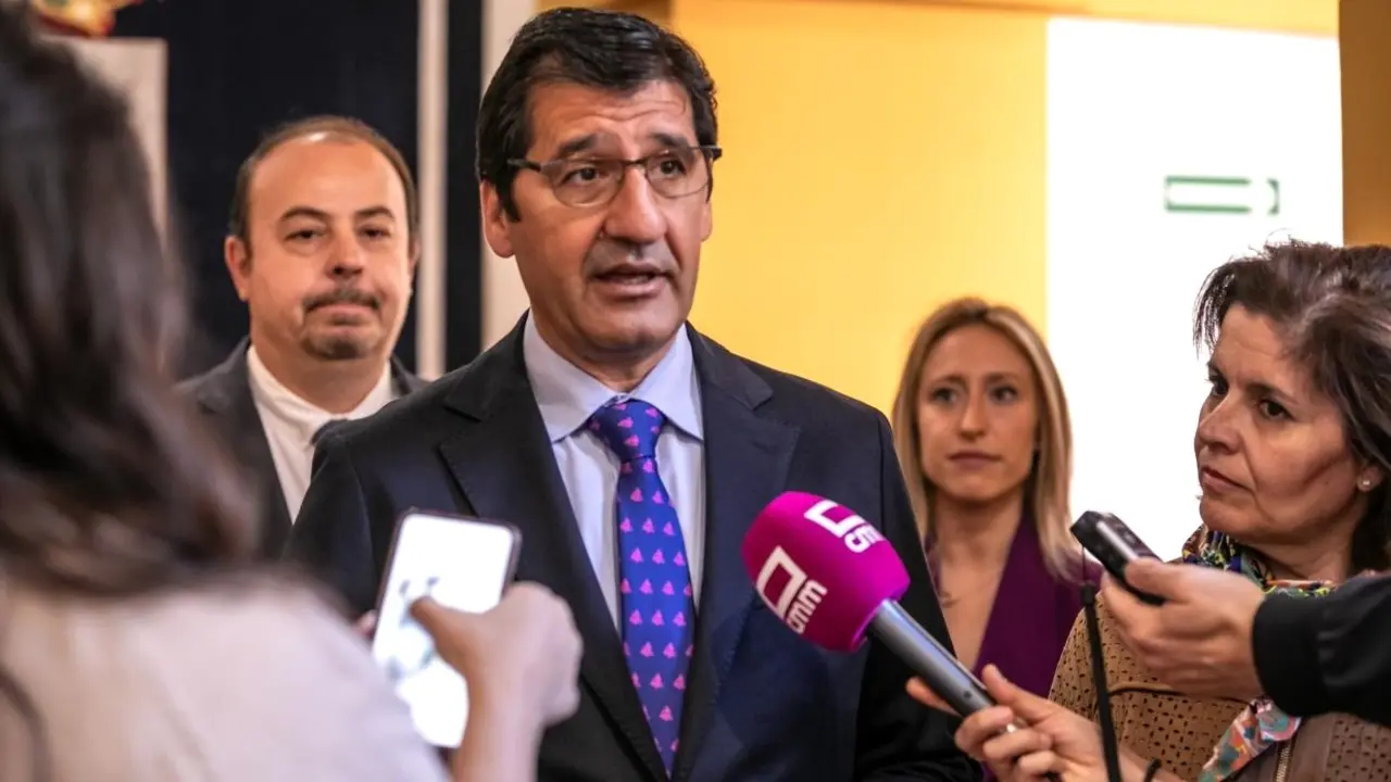 El vicepresidente segundo del Gobierno de Castilla-La Mancha, José Manuel Caballero, atendiendo a los medios en una imagen de archivo