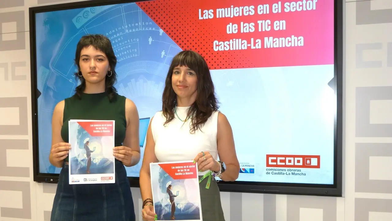 La secretaria de Mujeres y Políticas LGTBI de CCOO Castilla-La Mancha, Rosario Martínez, y la técnica en materia de Diálogo Social en CCOO Castilla-La Mancha, Ángela Gómez, en rueda de prensa