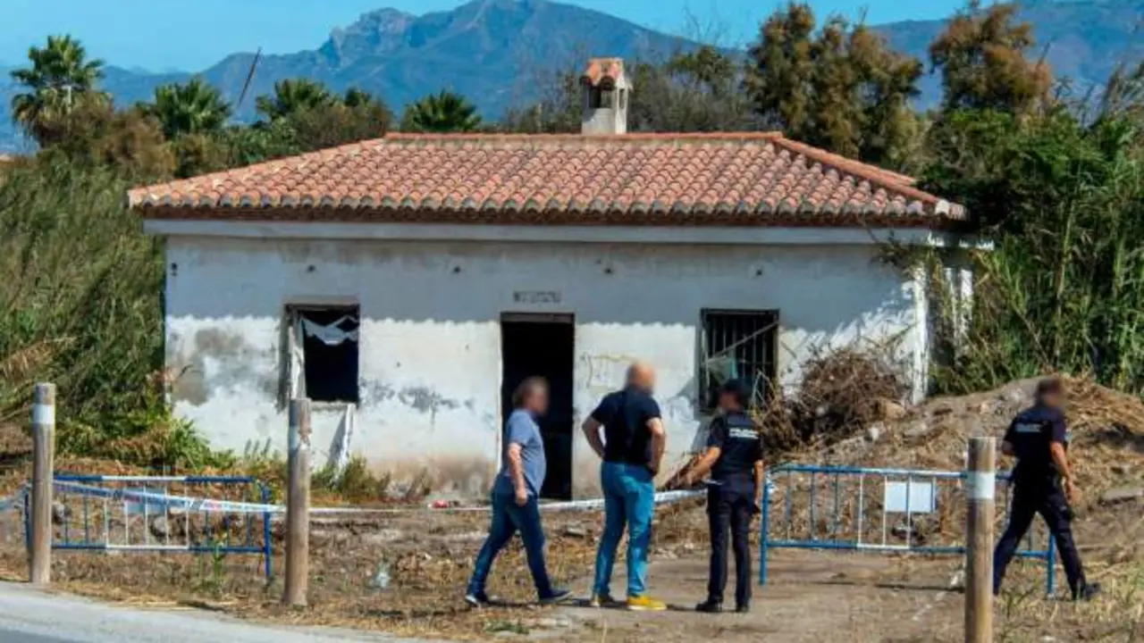 Encuentran el cadáver de un hombre tirado dentro de una caseta abandonada