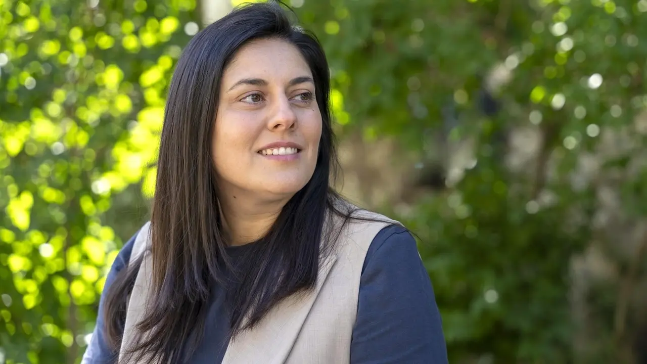 La portavoz del PP en el Ayuntamiento de Cuenca, Beatriz Jiménez, en un momento de la entrevista - EP/Lola Pineda