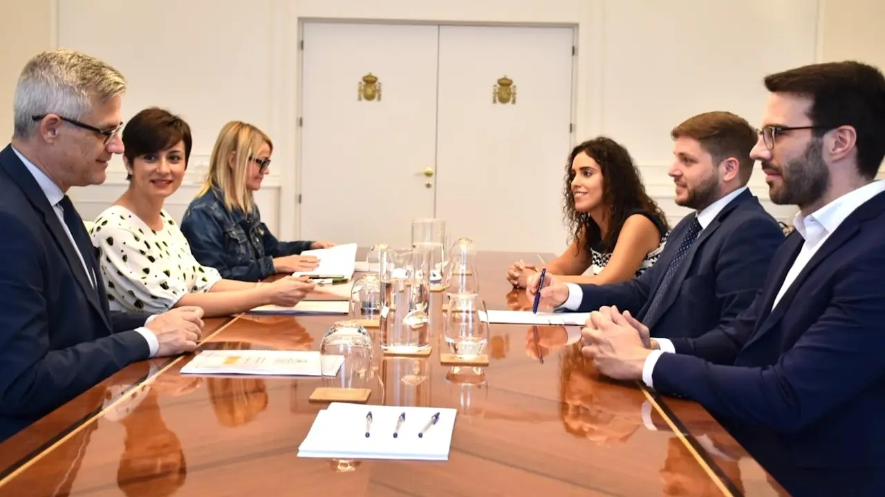 El consejero de Fomento de Castilla-La Mancha, Nacho Hernando, se ha reunido con la ministra de Vivienda, Isabel Rodríguez