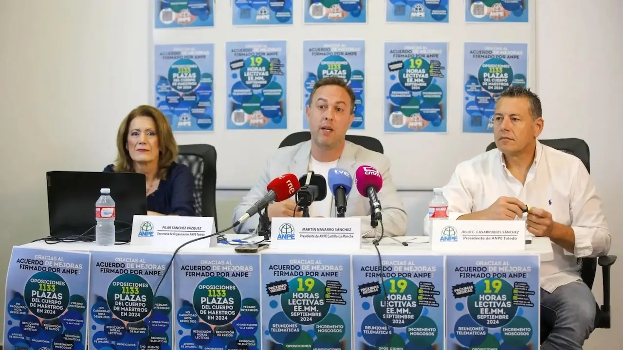 Pilar Sánchez, secretaria de Organización de ANPE Toledo; Martín Navarro, presidente regional de ANPE; y Julio César Casarrubios, presidente de ANPE Toledo - Fotografía: Javier Longobardo