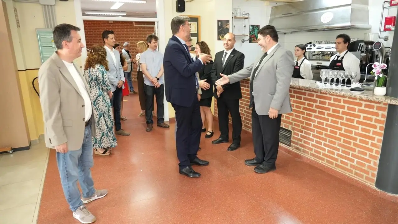 El consejero de Educación, Cultura y Deportes de Castilla-La Mancha, Amador Pastor, en su una visita al IES 'Universidad Laboral' de Albacete